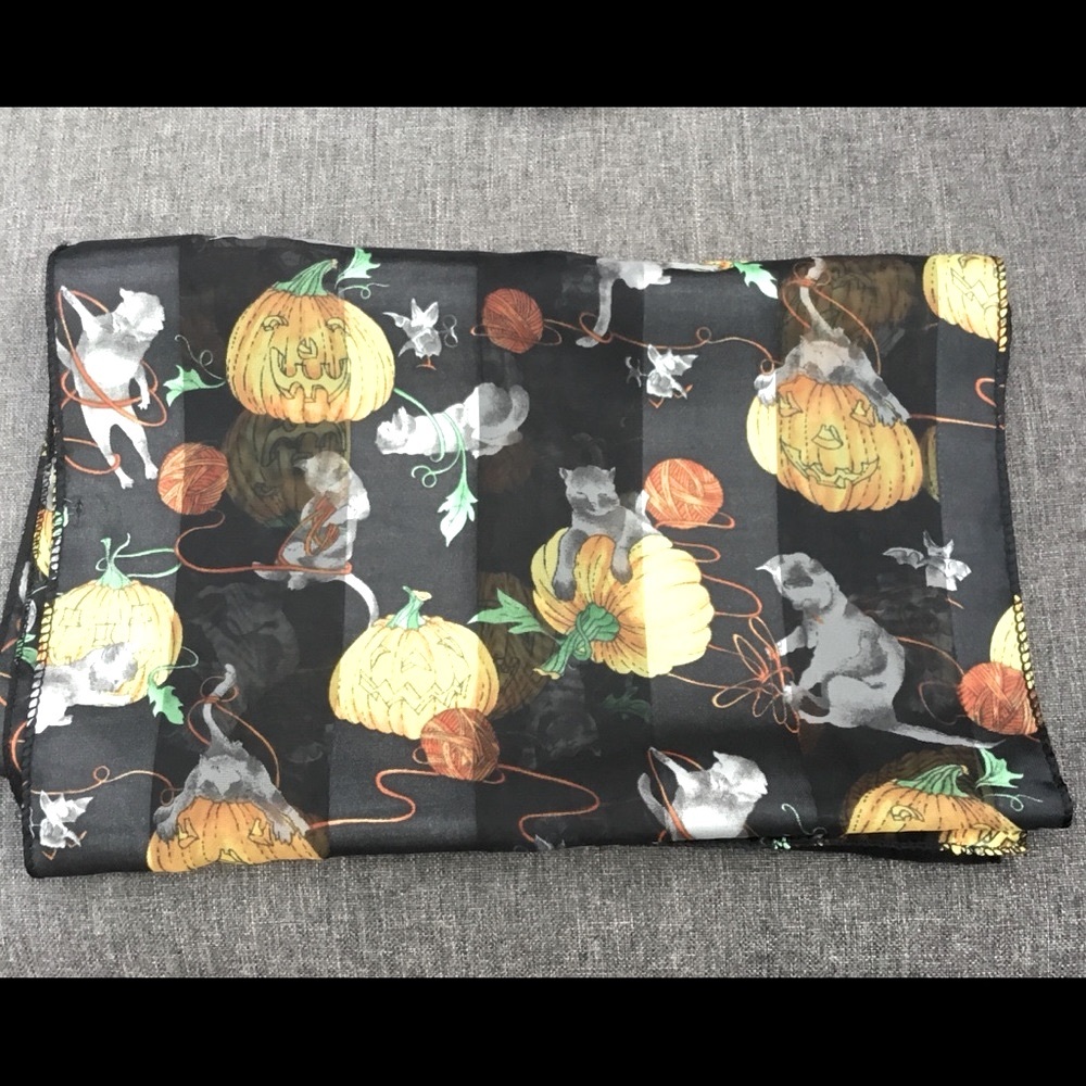 SCARF’S (2) CHRISTMAS & HALLOWEEN🌻 - Picture 3 of 3